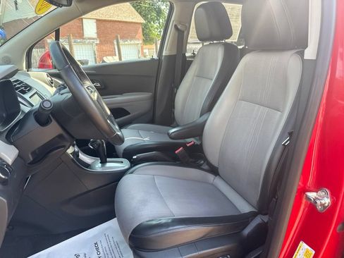 Used 2016 Chevrolet Trax LT w/ LT Sun and Sound Package AWD/4WD image 13