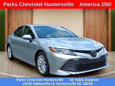 Used 2018 Toyota Camry LE FWD image 1