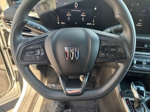 Used 2025 Buick Envista Preferred FWD image 27