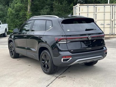 New 2026 Volkswagen Taos SE FWD image 8