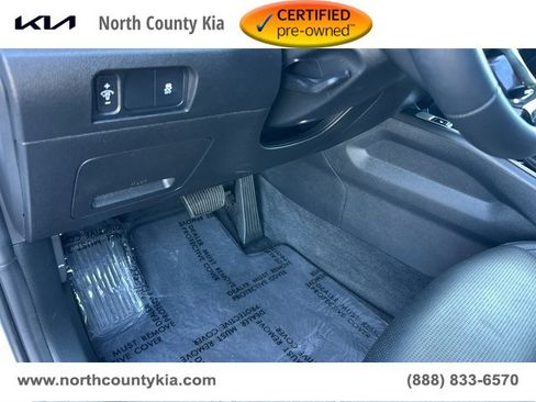 Certified 2025 Kia Sorento S image 33