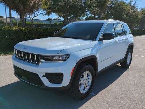 New 2025 Jeep Grand Cherokee Laredo AWD/4WD image 9