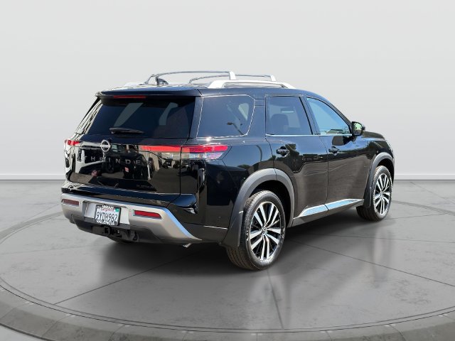 Certified 2025 Nissan Pathfinder Platinum w/ Black Appearance Package FWD image 4