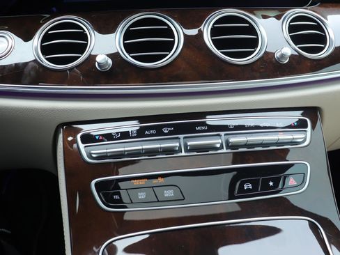 Used 2022 Mercedes-Benz E 350 E 350 image 32