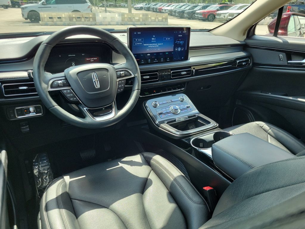 Used 2022 Lincoln Nautilus FWD w/ Premium Package image 11