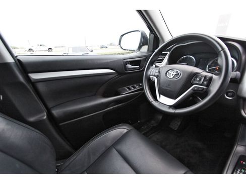 Used 2017 Toyota Highlander XLE FWD image 9