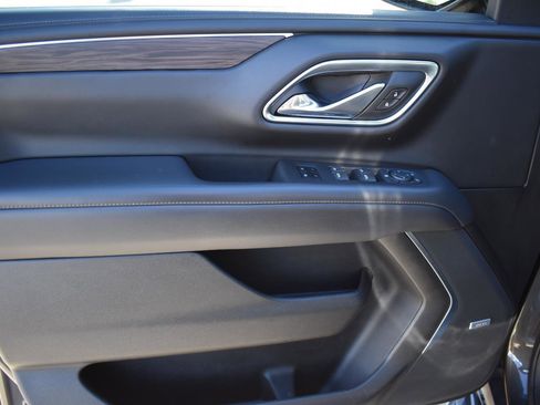 Used 2021 Chevrolet Suburban LT image 22