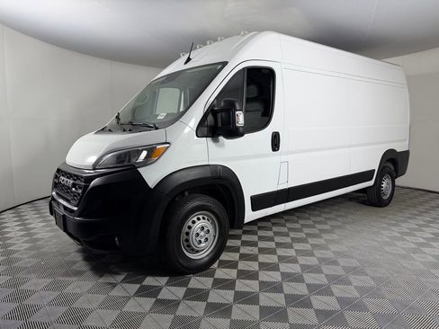 Used 2026 RAM ProMaster 2500 w/ Convenience Group FWD image 3