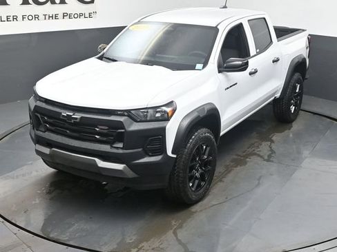 Used 2023 Chevrolet Colorado Trail Boss w/ LPO, Dark Essentials Package AWD/4WD image 44