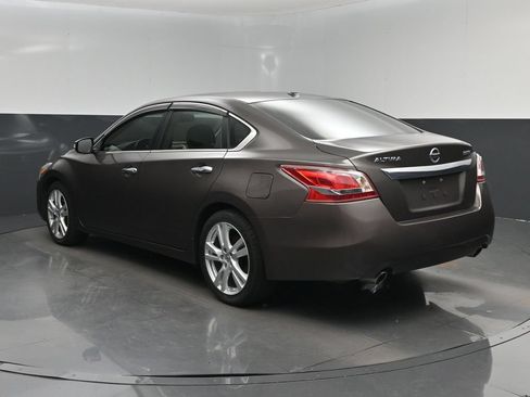 Used 2013 Nissan Altima 3.5 SL FWD image 4
