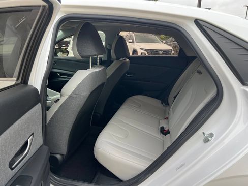 Certified 2021 Hyundai Elantra Limited FWD image 17