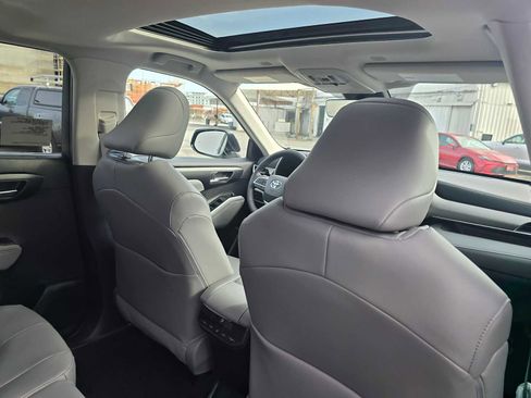 New 2026 Toyota Highlander XLE image 15