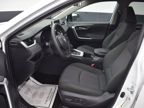 Used 2025 Toyota RAV4 XLE AWD/4WD image 13