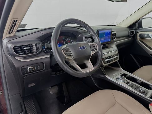 Used 2022 Ford Explorer XLT w/ Equipment Group 202A AWD/4WD image 16