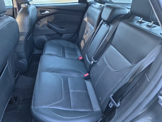 Used 2018 Ford Focus Titanium w/ Titanium Technology Package FWD image 11