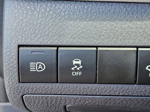 Used 2020 Toyota Camry LE FWD image 8