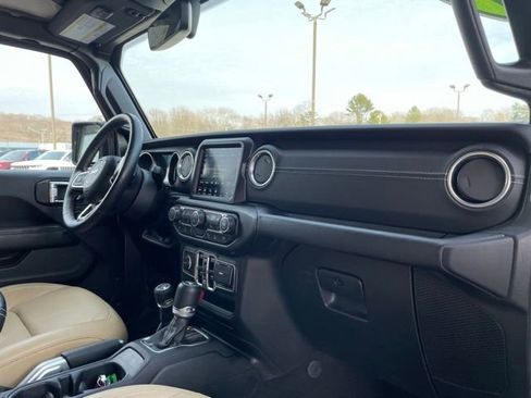 Used 2018 Jeep Wrangler Unlimited Sahara w/ Dual Top Group image 27