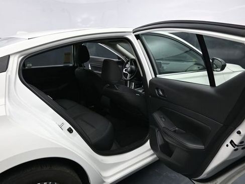 Used 2025 Nissan Altima 2.5 SV FWD image 26
