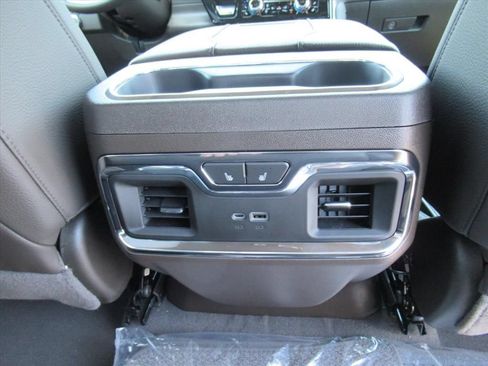 New 2026 GMC Sierra 2500 Denali w/ Denali Reserve Package AWD/4WD image 36