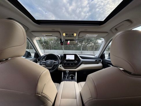 Used 2023 Toyota Highlander XLE image 30
