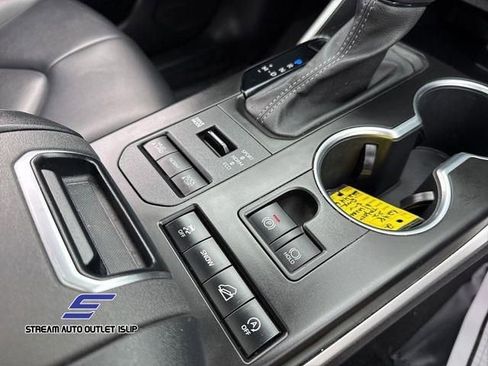 Used 2022 Toyota Highlander XLE image 8