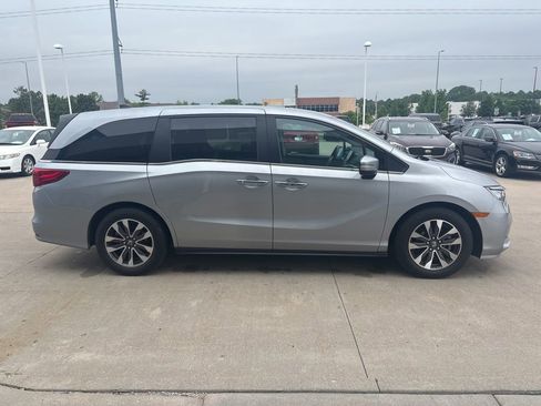 Used 2023 Honda Odyssey EX-L image 4