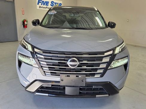 Used 2024 Nissan Rogue Platinum AWD/4WD image 2