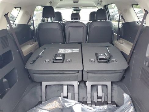 New 2026 Kia Carnival EX image 27