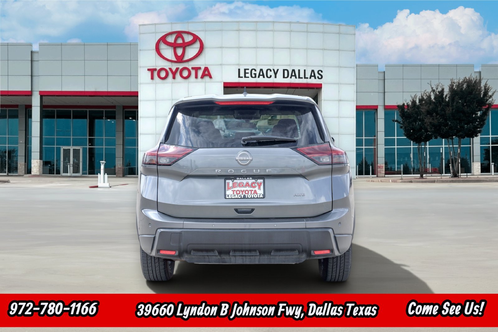 Used 2025 Nissan Rogue SV AWD/4WD image 8