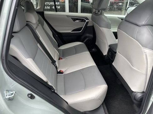 Used 2023 Toyota RAV4 XLE Premium image 17