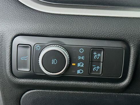 Used 2022 Ford Explorer XLT w/ Equipment Group 202A image 17