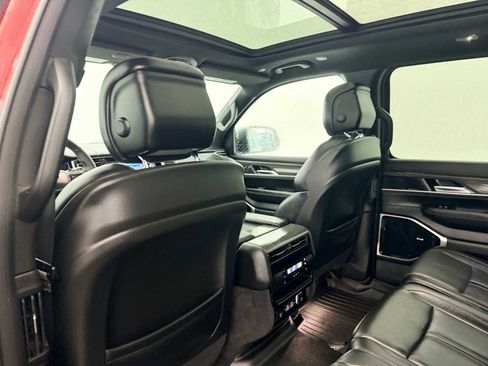 Used 2023 Jeep Wagoneer Series III w/ Premium Group I image 18