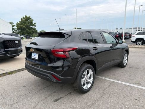 New 2026 Chevrolet Trax LS w/ LS Convenience Package FWD image 3