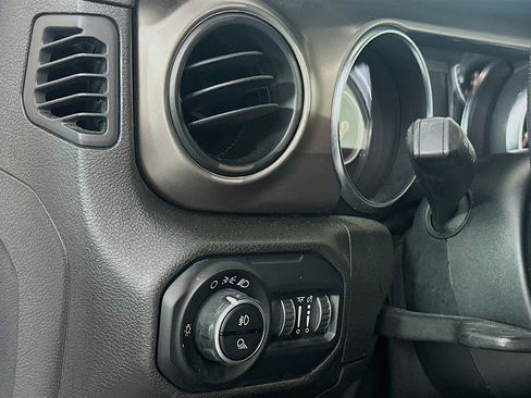 Used 2020 Jeep Gladiator Sport AWD/4WD image 16