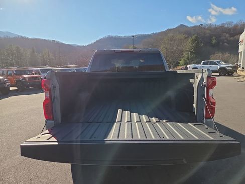 Used 2024 Chevrolet Silverado 1500 Custom image 6