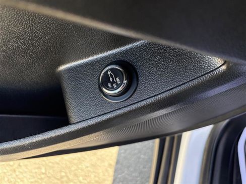 Used 2022 Chevrolet Traverse LT w/ Midnight/Sport Edition image 11