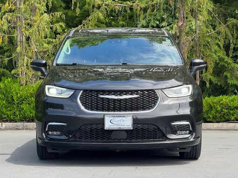 Used 2023 Chrysler Pacifica Touring-L FWD image 41