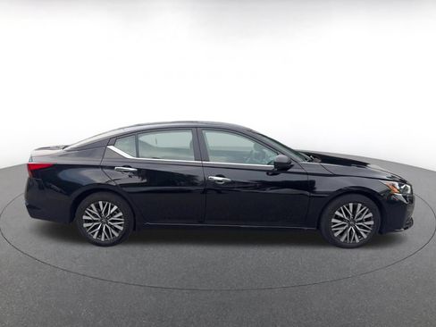 Used 2025 Nissan Altima 2.5 SV FWD image 16