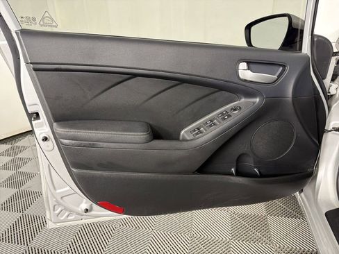 Used 2018 Kia Forte LX w/ LX Rear Camera Package image 8