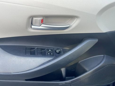 Used 2021 Toyota Corolla LE image 10