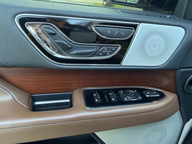 Used 2022 Lincoln Navigator Reserve AWD/4WD image 13
