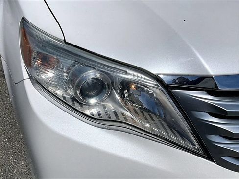 Used 2011 Toyota Avalon FWD image 26