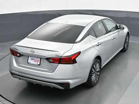 Used 2024 Nissan Altima 2.5 SV FWD image 21