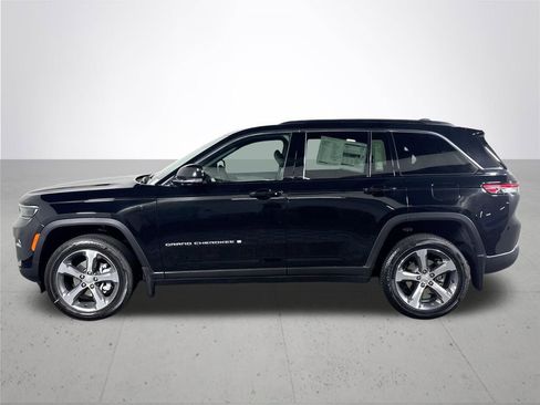 New 2025 Jeep Grand Cherokee Limited w/ MOPAR Finishing Package AWD/4WD image 9
