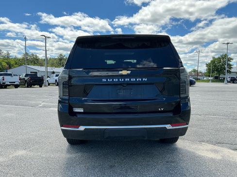Certified 2025 Chevrolet Suburban LT w/ Comfort Package AWD/4WD image 3