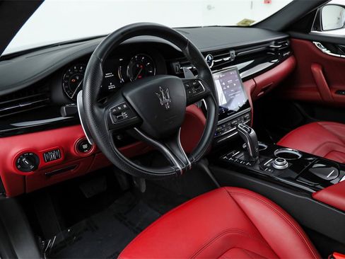 Used 2022 Maserati Quattroporte Modena image 18