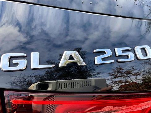Certified 2022 Mercedes-Benz GLA 250 4MATIC image 33