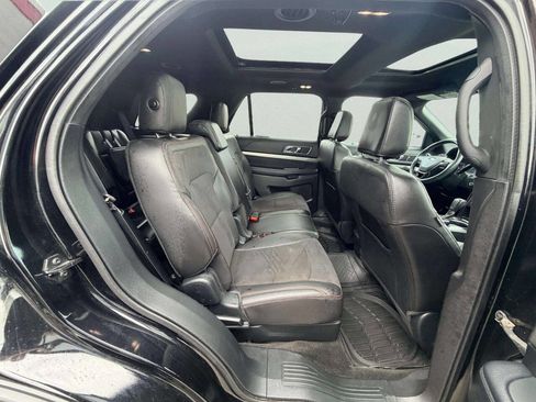Used 2018 Ford Explorer XLT w/ XLT Appearance Package AWD/4WD image 25