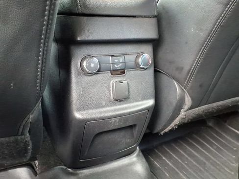 Used 2017 Ford Explorer XLT w/ Equipment Group 202A AWD/4WD image 12