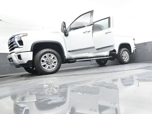Used 2024 Chevrolet Silverado 2500 High Country w/ High Country Premium Package AWD/4WD image 43